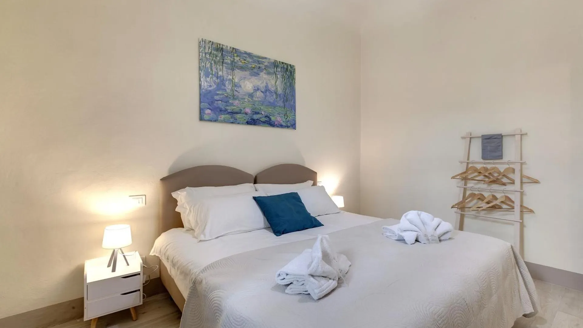 Opera - Sinfonia - Minuetto - Melody Apartments By Mamo Florence 0*,  Italy