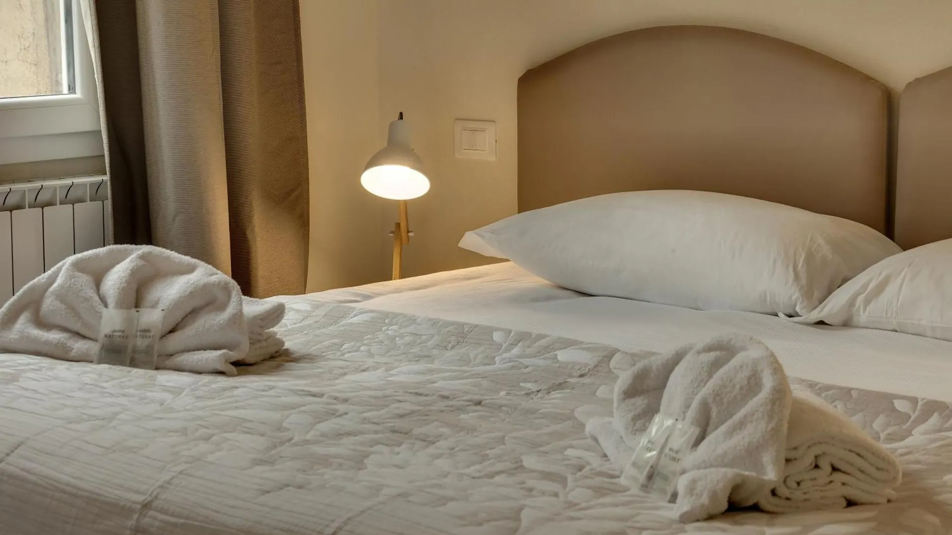 Opera - Sinfonia - Minuetto - Melody Apartments By Mamo Florence Italy